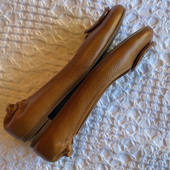 Tory Burch Teva Tumbled Leather Flats with Logo - Picture 9 of 16
